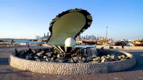 Doha Qatar Februari 2019 Pearl Oyster Fountain Landmark Monument Corniche — Stockvideo