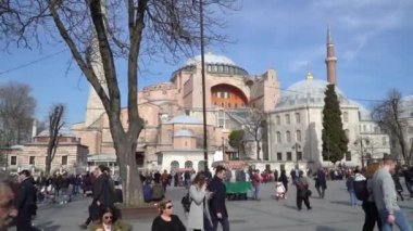 İstanbul, Türkiye-Mart 2019: Sultanahmet Meydanı 'nda Ayasofya Ayasofya, turist kalabalığı, İstanbul, Türkiye