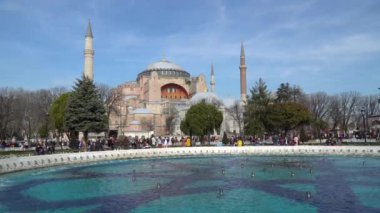 İstanbul, Türkiye-Mart 2019: Sultanahmet Meydanı 'nda Ayasofya Ayasofya, turist kalabalığı, İstanbul, Türkiye