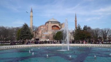 İstanbul, Türkiye-Mart 2019: Sultanahmet Meydanı 'nda Ayasofya Ayasofya, turist kalabalığı, İstanbul, Türkiye