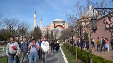 İstanbul, Türkiye-Mart 2019: Sultanahmet Meydanı 'nda Ayasofya Ayasofya, turist kalabalığı, İstanbul, Türkiye