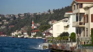 İstanbul, Türkiye-Mart 2019: Boğaziçi Boğazı 'nın lüks ve pahalı deniz cephesi tarihi evleri