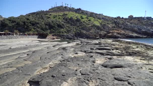 Antalya Turki Maret 2019 Formasi Batuan Alami Pantai Koru Dengan — Stok Video