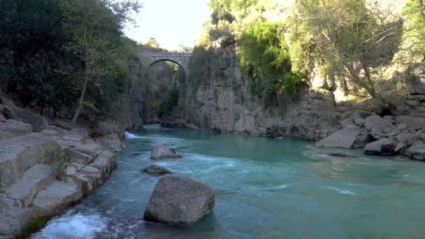 Antalya Turquía Marzo 2019 Puente Antiguo Oluk Sobre Arroyo Kopru — Vídeos de Stock