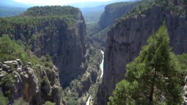Manavgat, Antalya, Türkiye 'den kanyon manzarası. Büyük tazi Kanyon ve uçurum.