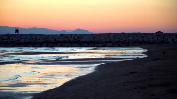 Côté Antalya Turquie Mars 2019 Silhouette Personnes Non Identifiées Marchant — Video