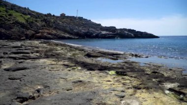 Antalya, Türkiye-Mart 2019: Akdeniz 'in koru sahilindeki doğal kaya oluşumları, Gazipaşa, Türkiye 'de Antalya İli