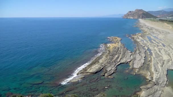 Antalya Turecko Březen 2019 Přírodní Skalní Útvary Pláži Koru Středozemního — Stock video