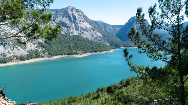 Oymapınar'daki Oymapınar Barajı gölü, Antalya, Türkiye