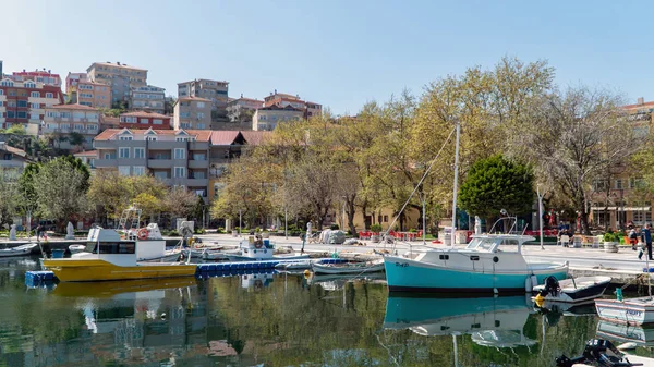 Marmara vue sur l'île avec des bateaux. Mer de Marmara, Turquie — Photo