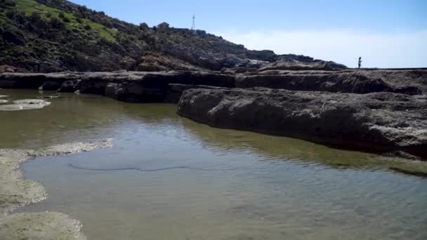 Antalya Turkiet Mars 2019 Natural Klippformationer Koru Beach Med Människor — Stockvideo