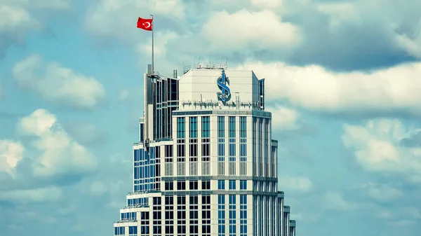 Översta våningarna i Isbank Headquarters Tower i Levent, Istanbul, Turkiet — Stockfoto