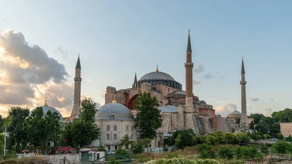 トルコ、イスタンブール、スルタンアフメット広場公園のアヤソフィアアヤソフィア博物館 — ストック写真