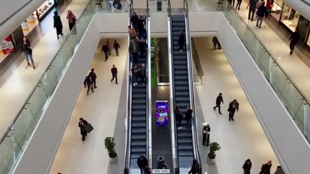 Stambuł Turcja Lipiec 2019 Ludzie Chodzą Zakupują Wewnątrz Centrum Handlowego — Wideo stockowe