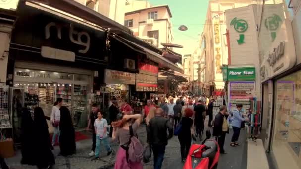 Estambul Turquía Julio 2019 Gente Compras Distrito Eminonu Antigua Ciudad — Vídeos de Stock