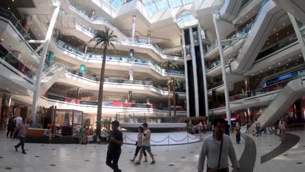 Istanbul Turkiet Juli 2019 Folk Promenader Och Shopping Cevahir Köpcentrum — Stockvideo