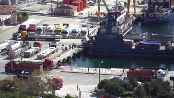 Marmara Island Turkiet April 2019 Ferryboat Lossning Lastbilar Och Bilar — Stockvideo