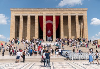 Atatürk Anitkabir Türbesi'ni ziyaret eden kişilerle birlikte, Ankara, Türkiye