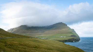 Kuzey Atlantik 'teki Faroe Adaları' ndaki dramatik manzara