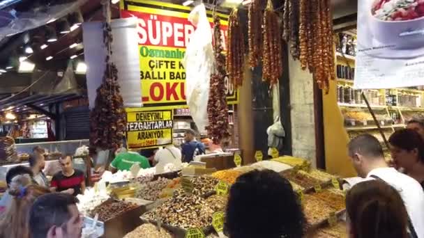 土耳其伊斯坦布尔 2019年10月 埃米诺努地区 靠近香料集市的旧城 的商店和人群 — 图库视频影像