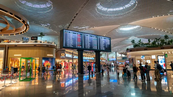 Informacje o lotach tabeli czasu w nowym Stambule Airport Wyświetlanie nadchodzących lotów, Stambuł, Turcja — Zdjęcie stockowe