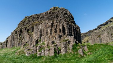 dverghamrar deniz bazaltik sütunlar, south Iceland aşınmış.