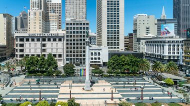 San Francisco 'daki Union Meydanı' nda yürüyen insanların en iyi görüntüsü, Usa