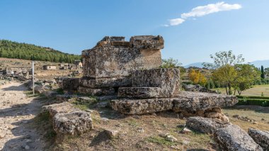 Pamukkale, Denizli 'deki antik Hierapolis kentinin kalıntıları
