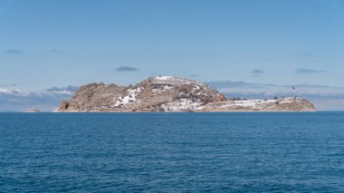 Akdamar Adası, Van, Türkiye - Şubat 2020: Akdamar adası ve Akdamar kilisesi Ermeni halkı için önemli bir dini yerdir