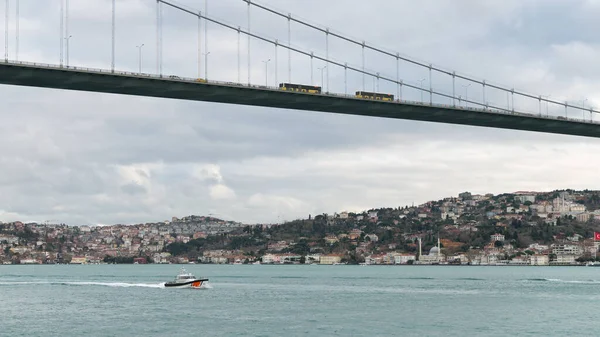 Estambul Turquía Octubre 2018 Barco Guardacostas Estrecho Del Bósforo Navegando — Foto de Stock