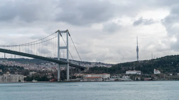 Estambul Turquía Enero 2020 Estrecho Del Bósforo Torre Radio Estambul — Foto de Stock