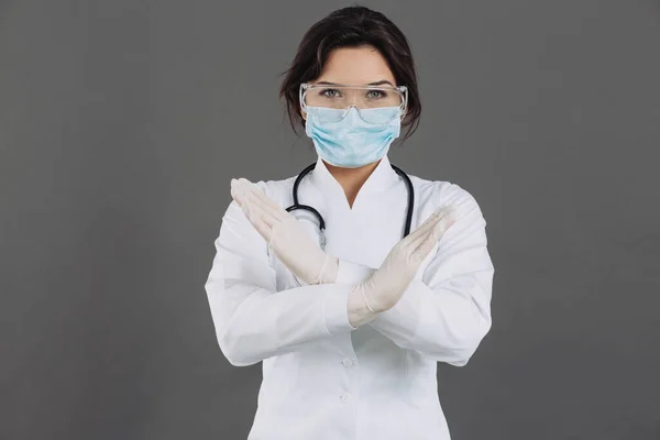マスクと眼鏡を着用聴診器を持つ女性医師は コロナウイルスを停止します Covid 19のコンセプト — ストック写真