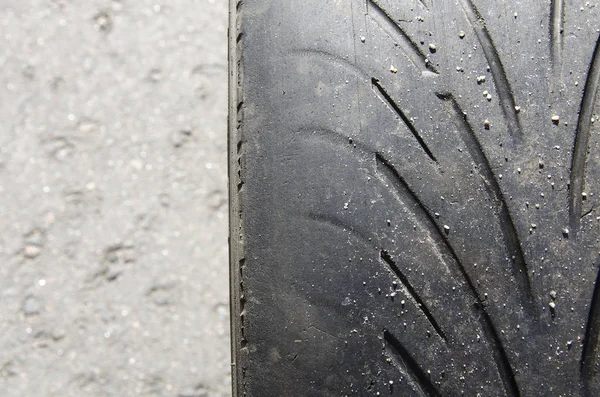 Neumático con goma calva —  Fotos de Stock