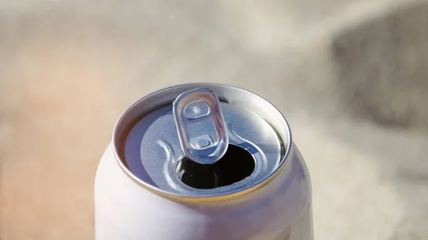 An aluminum beer can stands on the hot sand of the beach — Stock Photo, Image