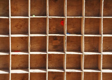 balonlar içinde bir dart piyango sonra hücreleri ile ahşap kutu