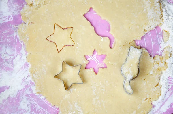 kurabiye pişirme için farklı çiğ hamur rakamlar