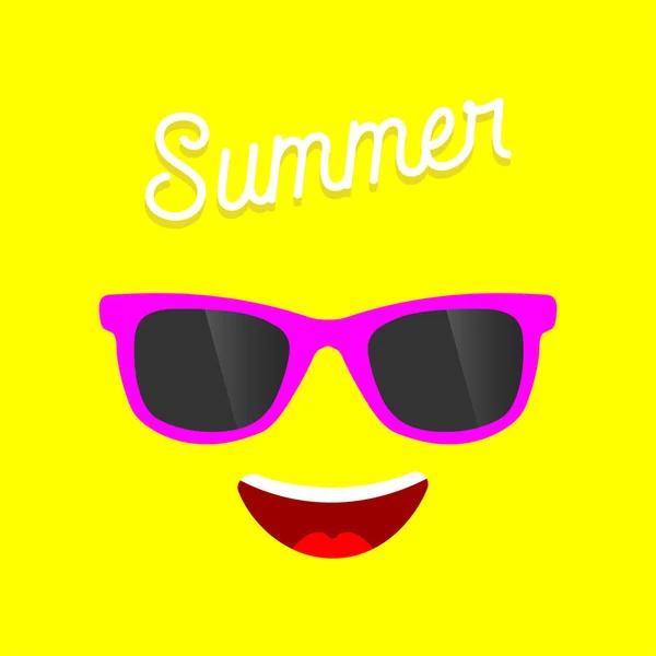 Cara sonriente. Sonriendo con gafas sobre fondo amarillo. Concepto de verano — Vector de stock