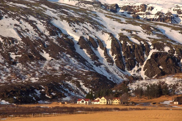 Pequeñas Casas Con Fondo Montaña Cerca Vik Iceland —  Fotos de Stock