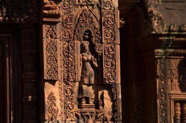 Ayrıntı Siem Reap, Kamboçya yakınındaki Banteay Srei Angkor Tapınağı'nda oyma