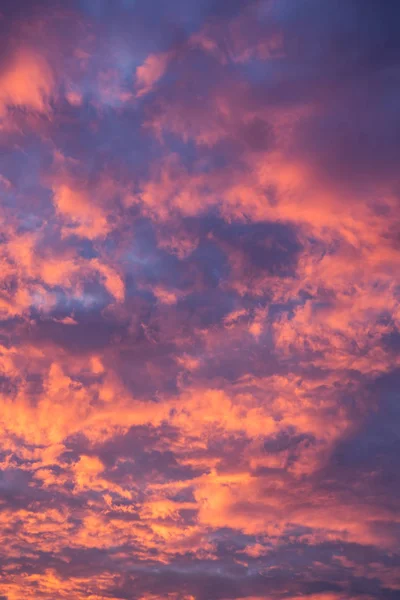 Δραματικό Ουρανό Ηλιοβασίλεμα Και Την Ανατολή Του Ηλίου Φωτεινά Χρώματα — Φωτογραφία Αρχείου