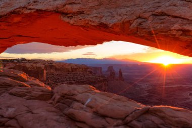 moab, utah, ABD canyonlands Milli Parkı mesa arch güneş doğarken