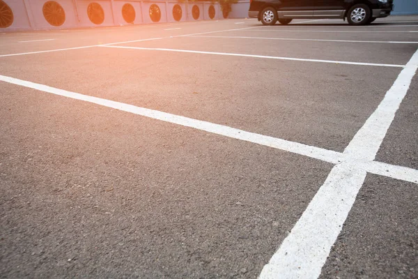 Empty Parking Lot White Line Department Store — Stock Photo, Image