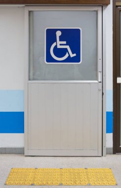 Sarı dokunmatik asfaltlı engelliler için işaretli alüminyum kapı 