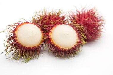 Rambutan tatlı lezzetli meyve beyaz arka planda izole