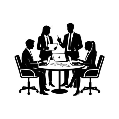 Masanın etrafında dizüstü bilgisayarlı, beyaz arka plan teknolojisiyle izole edilmiş dört kişi ile iş görüşmesi.