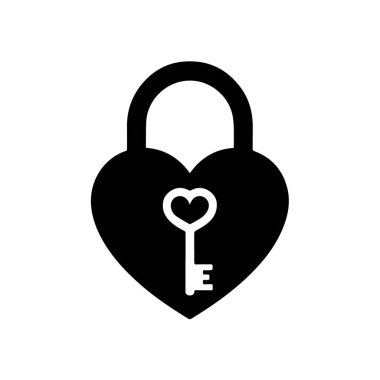 Siyah kalp şeklinde asma kilit, anahtar deliği var, beyaz arka plan teknolojisinde izole edilmiş.