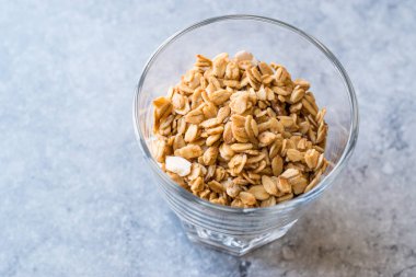 Granola yoğurt Parfait / müsli yemeye hazır. Organik gıda.