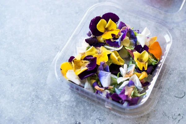 Flores Comestíveis Recipiente Plástico Caixa Pacote Alimentos Orgânicos Base Plantas — Fotografia de Stock