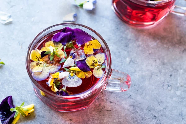 Yenilebilir Çiçekler Kırmızı Bitkisel Çay Organik Içecek — Stok fotoğraf