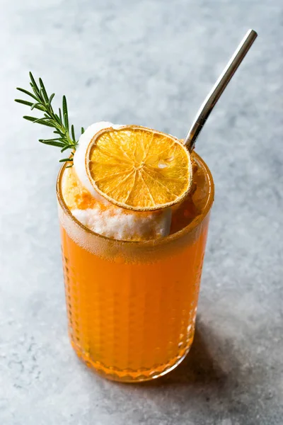Cocktail Orange Séché Avec Mousse Romarin Paille Métallique Boisson Été — Photo
